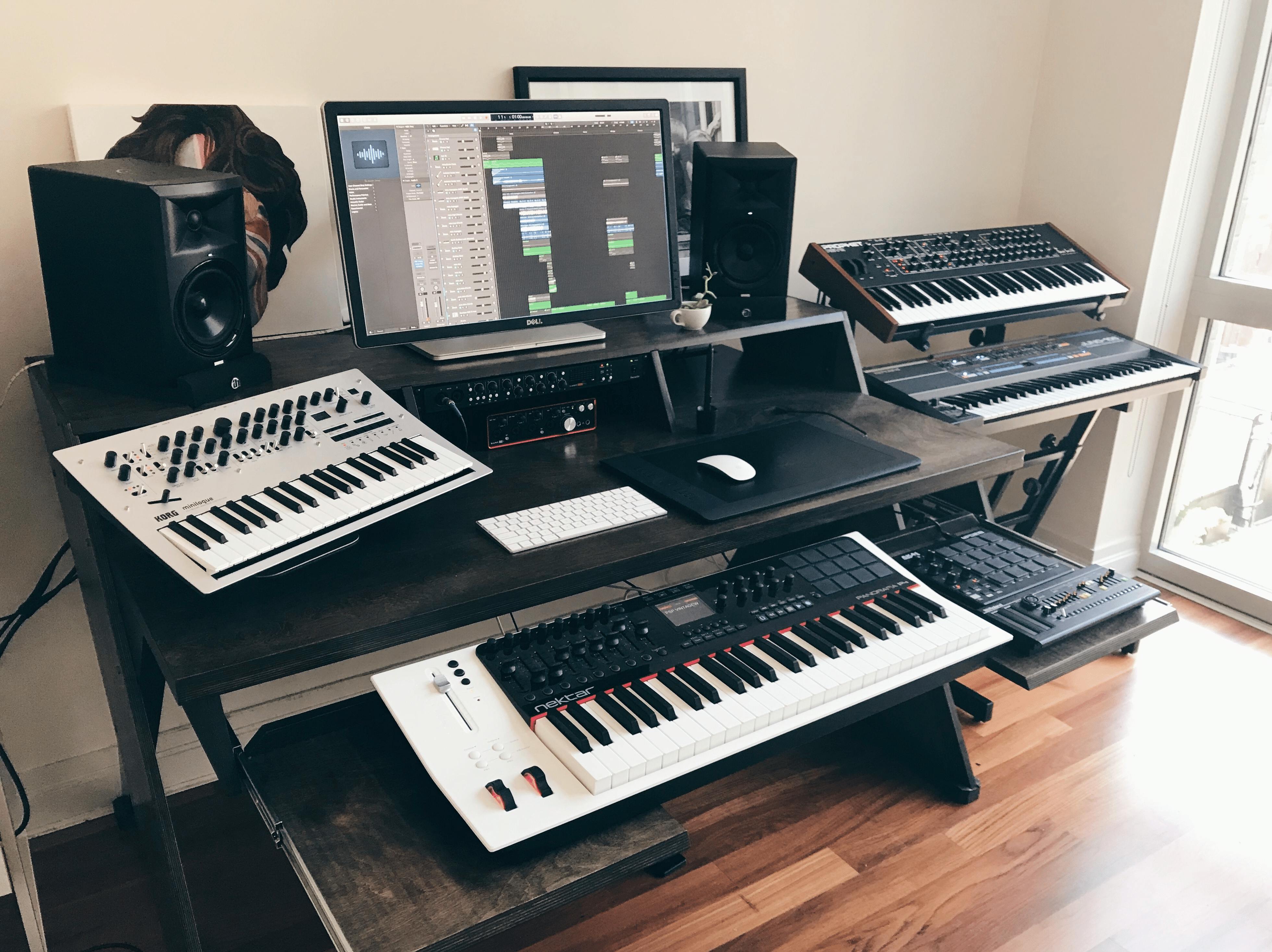 Peter Kim's desk setup